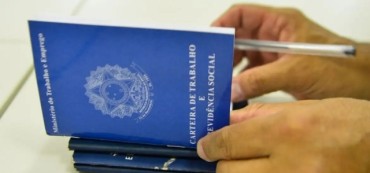 Brasil bate novo recorde de carteira assinada, no rendimento real e na queda de desemprego carteira